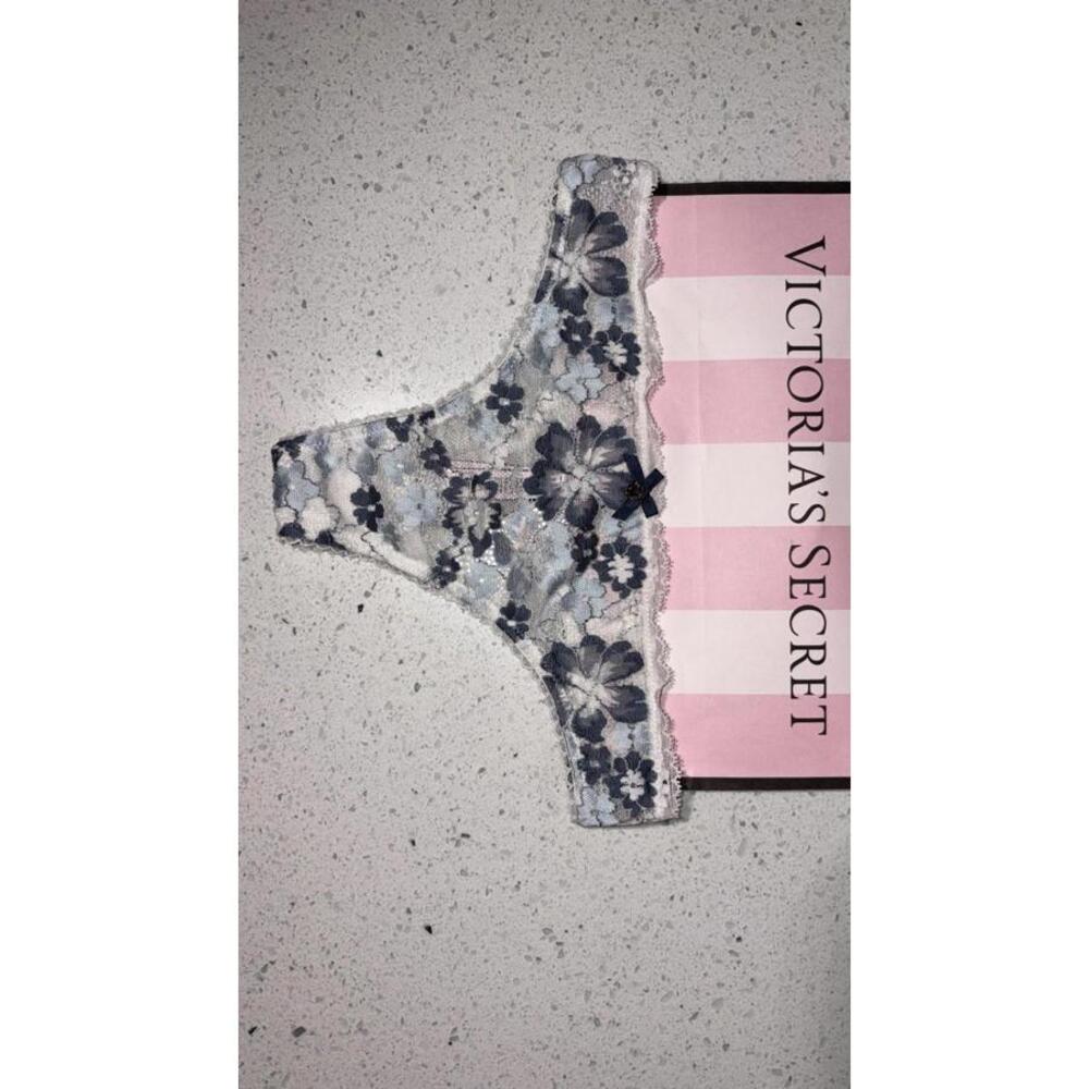 Victoria’s Secret body by Victoria’s lace thong panties 2020 Size XS